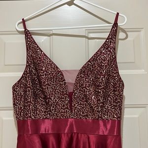 Beautiful dress size 12 worn once for prom